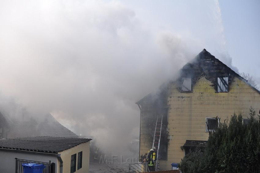 Haus komplett ausgebrannt Leverkusen P81.JPG